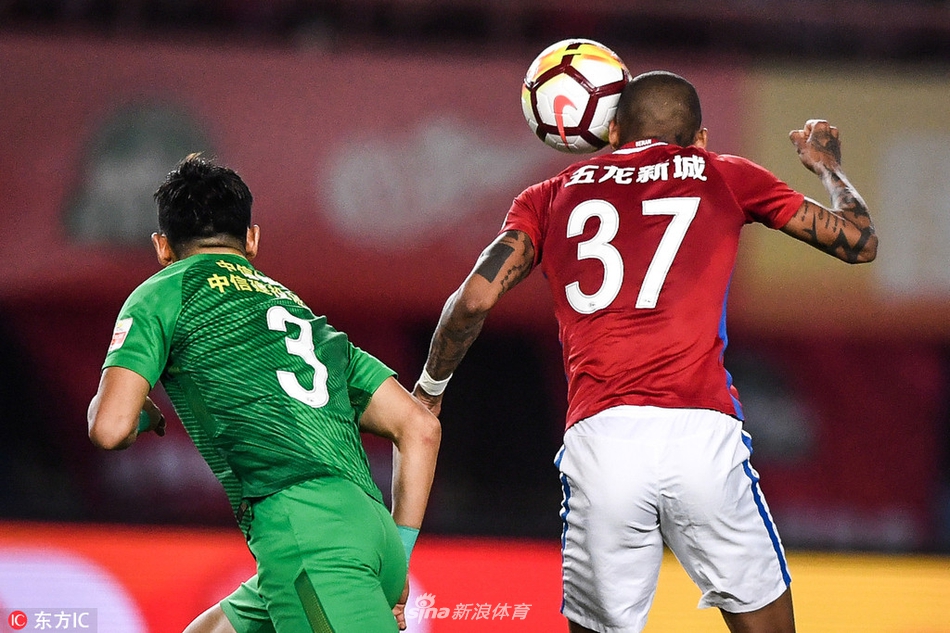 卡兰加甩头破门