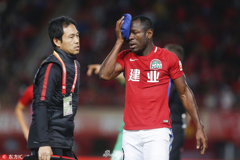 巴索戈头部受伤