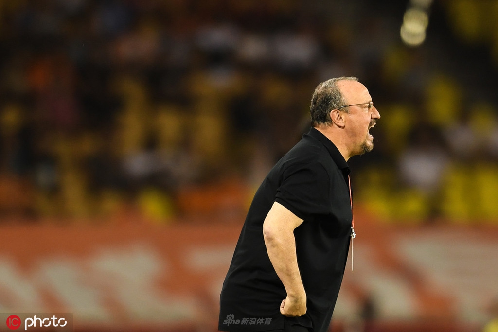 贝尼特斯临场布置