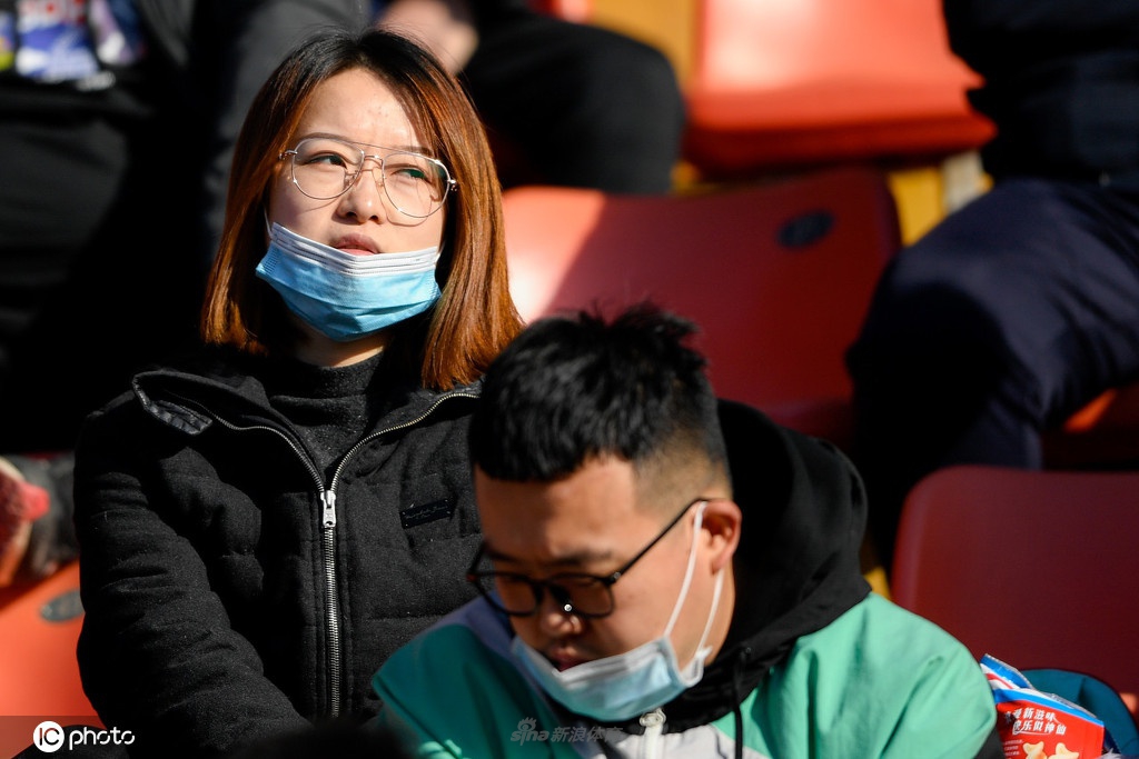 大连美女球迷抢镜