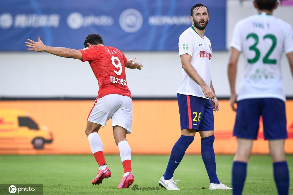 [中超]广州队5-0青岛队 艾克森帽子戏法