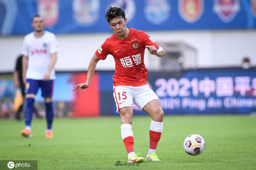 [中超]广州队5-0青岛队 艾克森帽子戏法