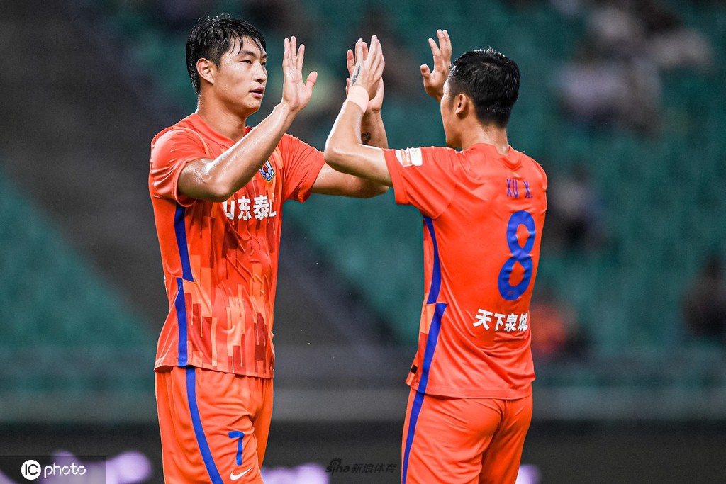 [中超]山东泰山2-1沧州雄狮