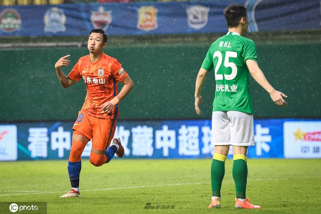 [中超]山东泰山4-2深圳队