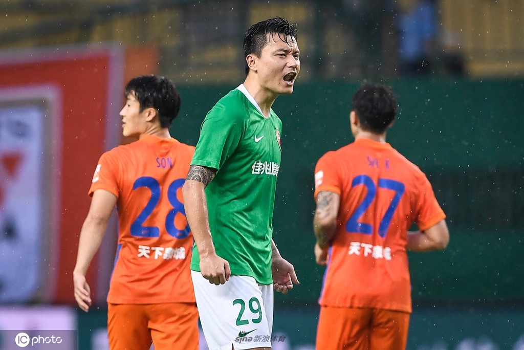 [中超]山东泰山4-2深圳队