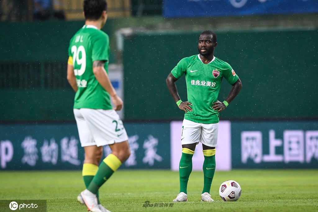 [中超]山东泰山4-2深圳队