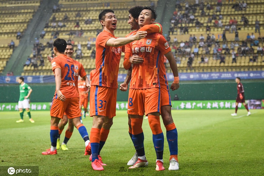 [中超]山东泰山4-2深圳队
