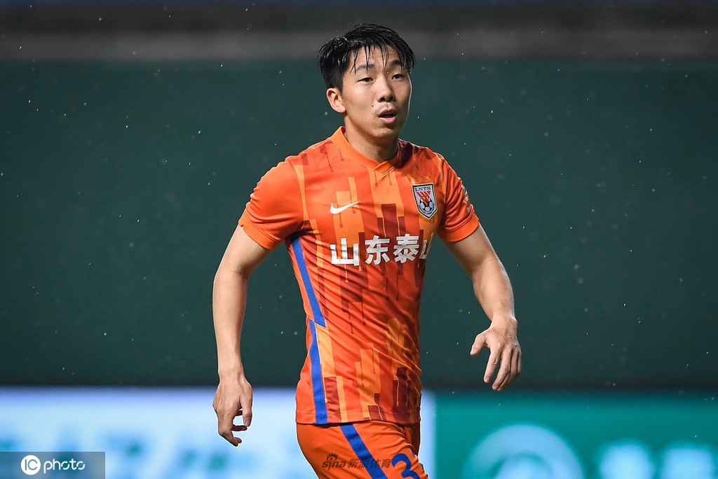 [中超]山东泰山4-2深圳队