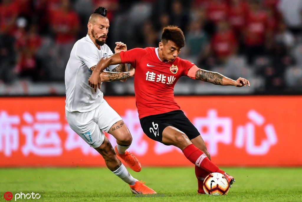 哈姆西克抢球尝试