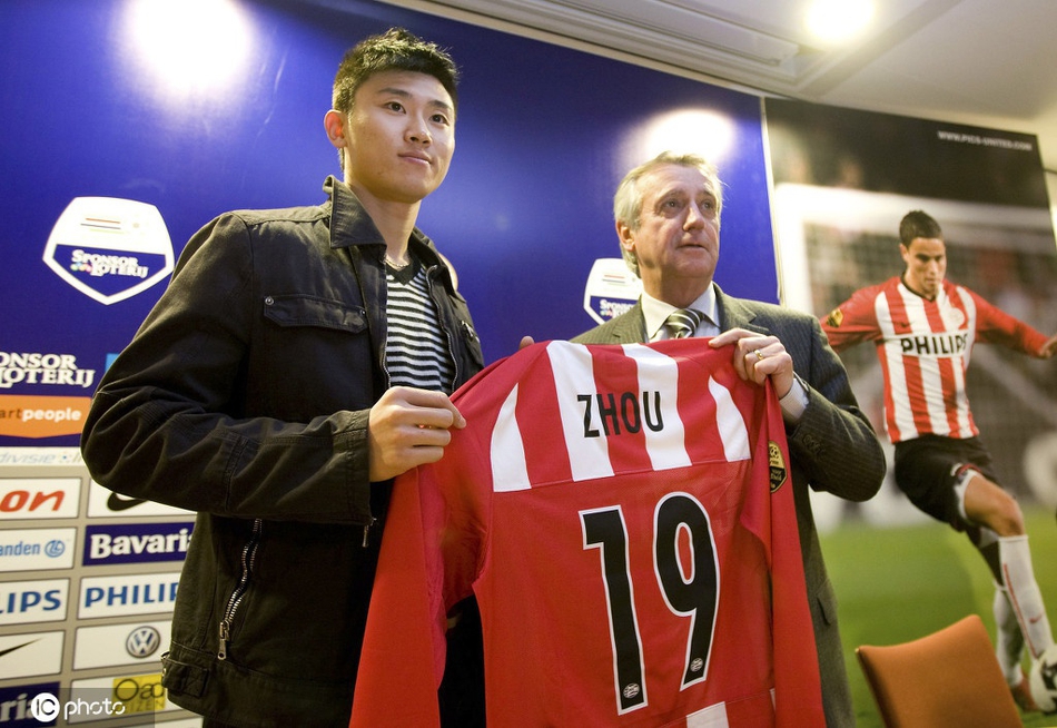 留洋效力埃因霍温