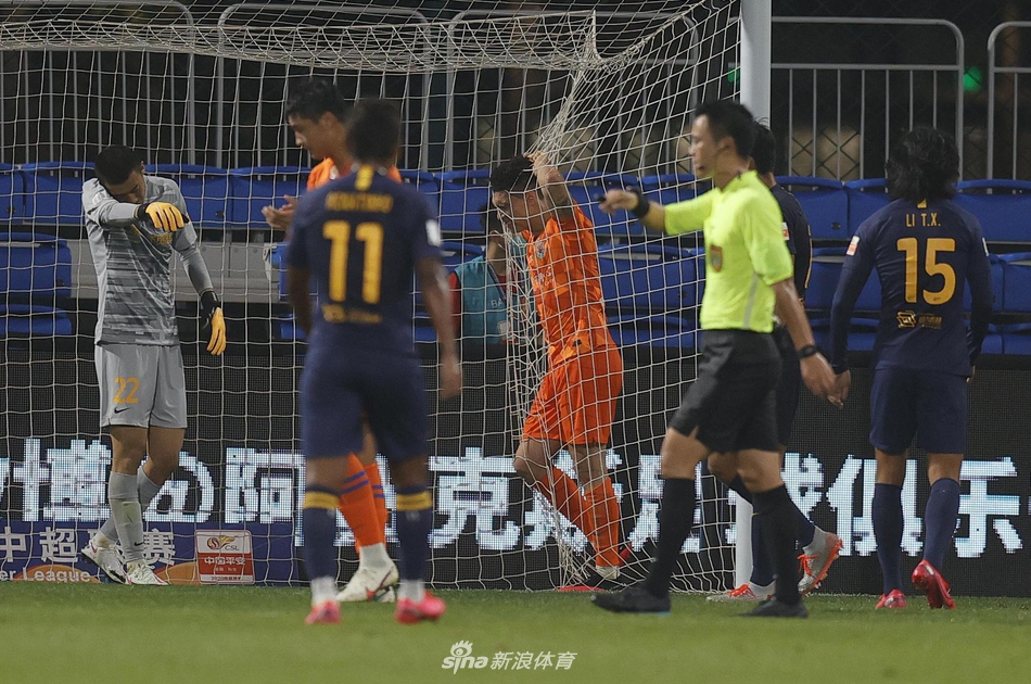 莫伊塞斯错失单刀