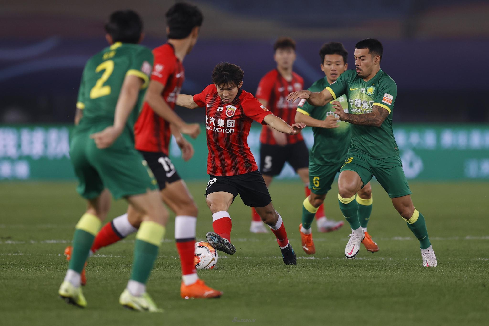 杨世元守护中场