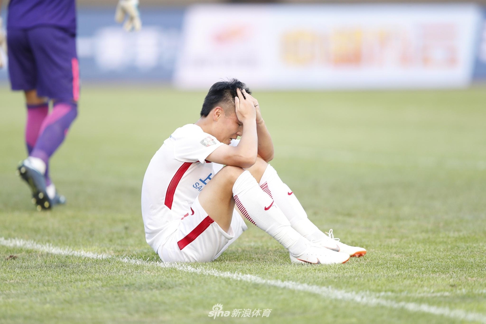 武磊错失“吃饼”良机