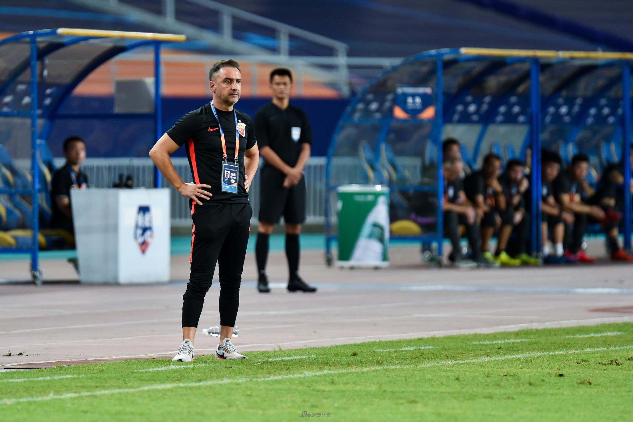 上港主帅佩雷拉