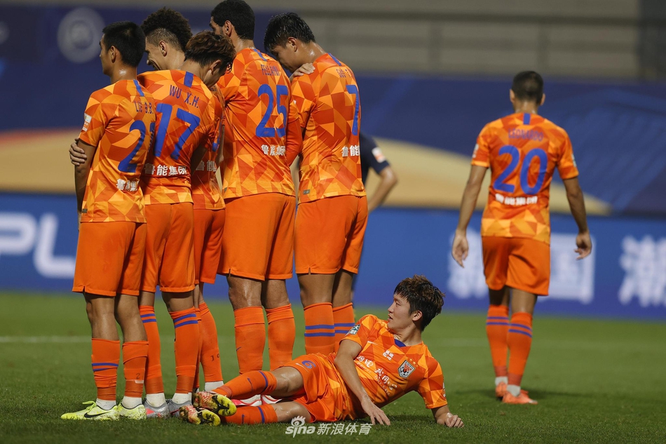 鲁能定位球防守