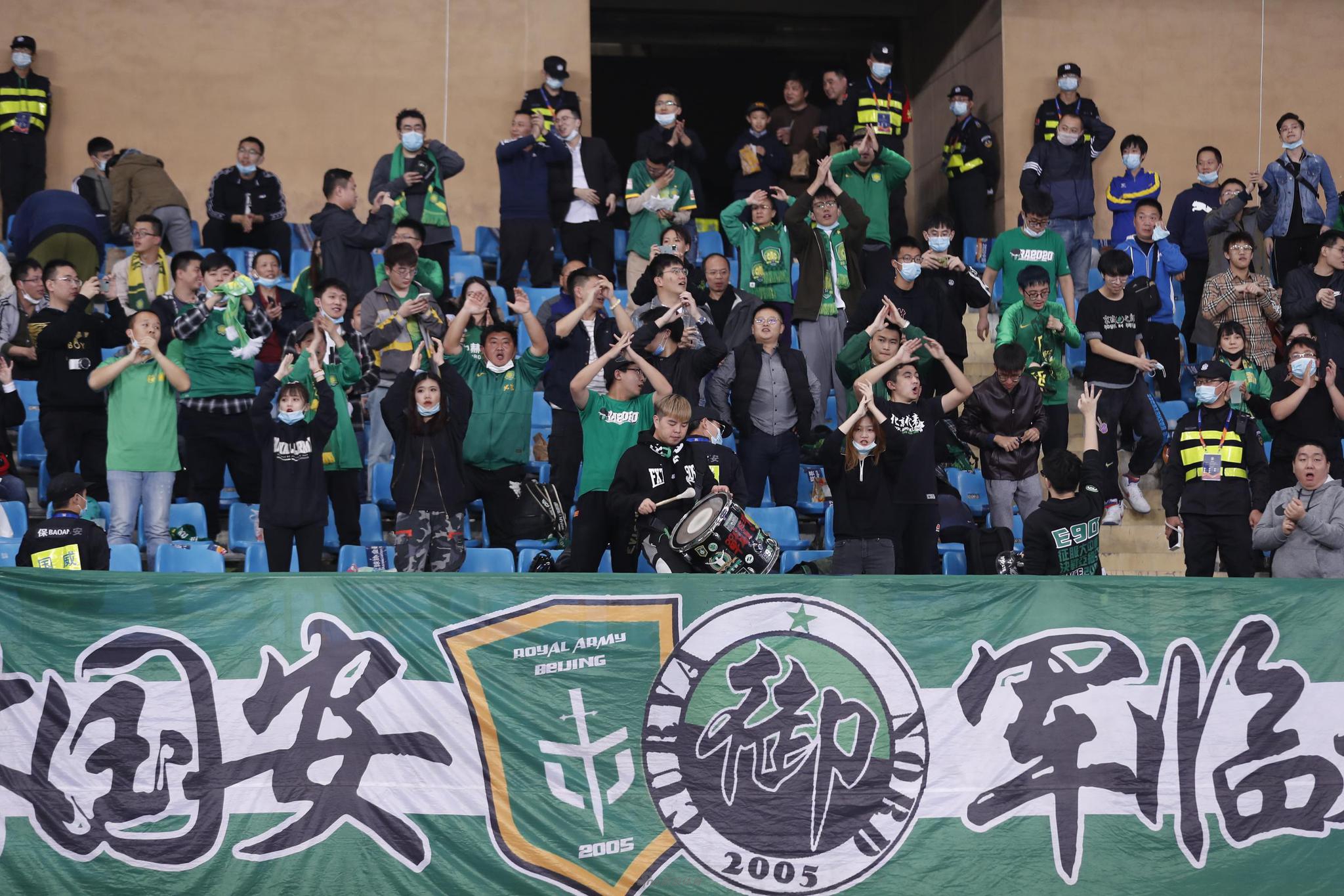 国安球迷现场助威