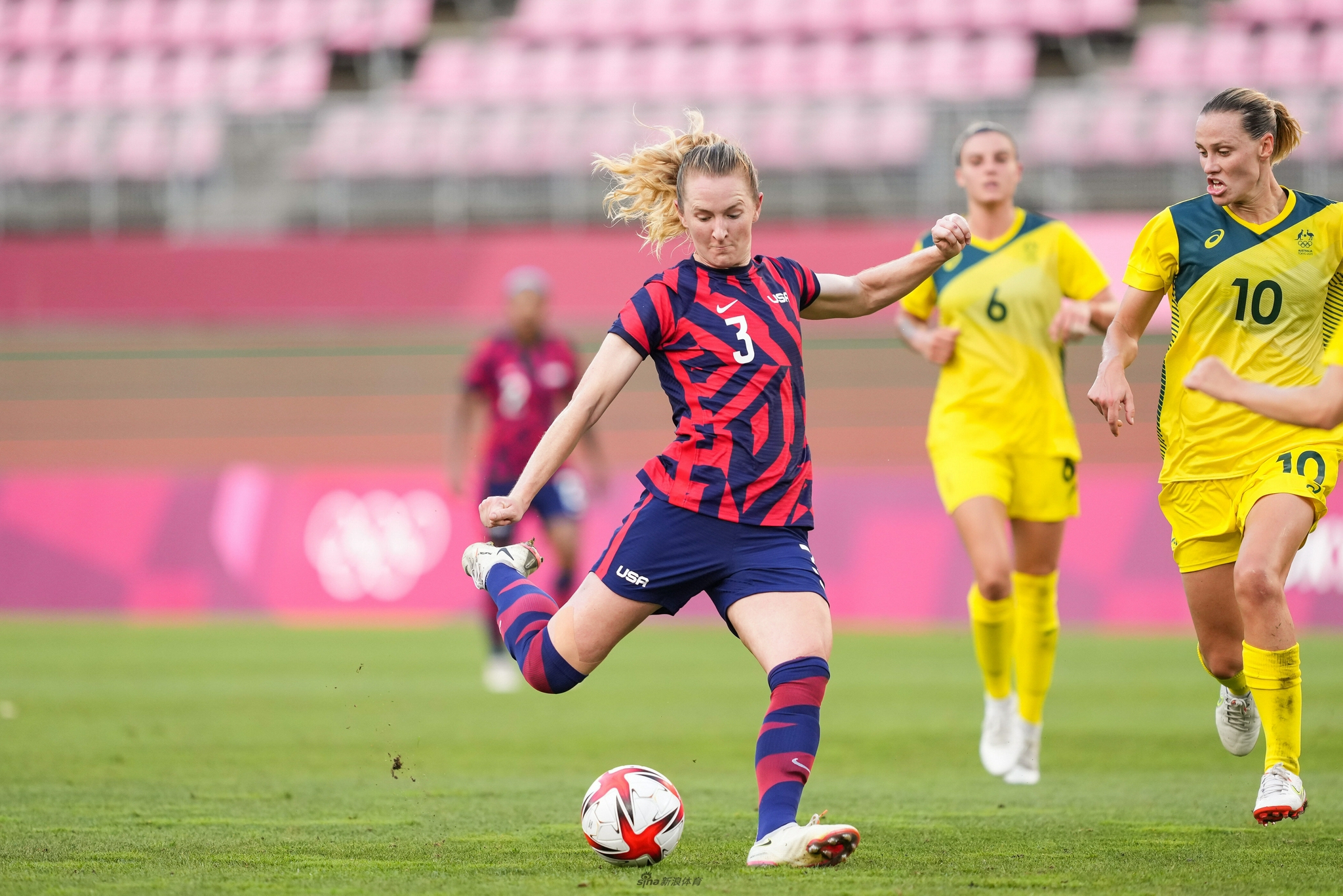 [中超]山东泰山4-2深圳队