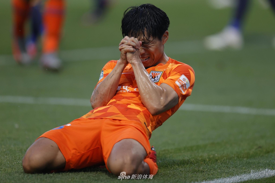 金敬道滑跪庆祝