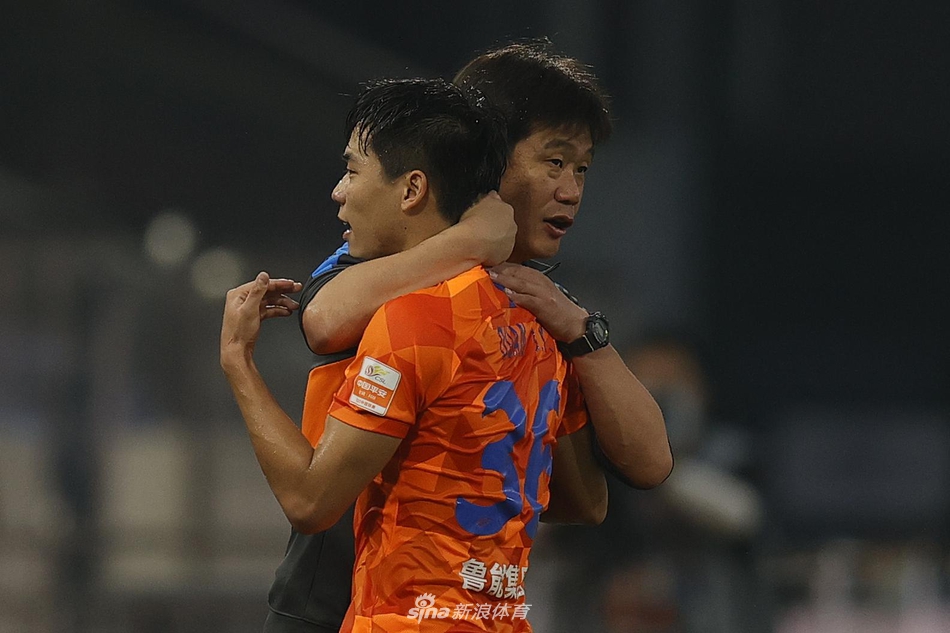 李霄鹏段刘愚相拥