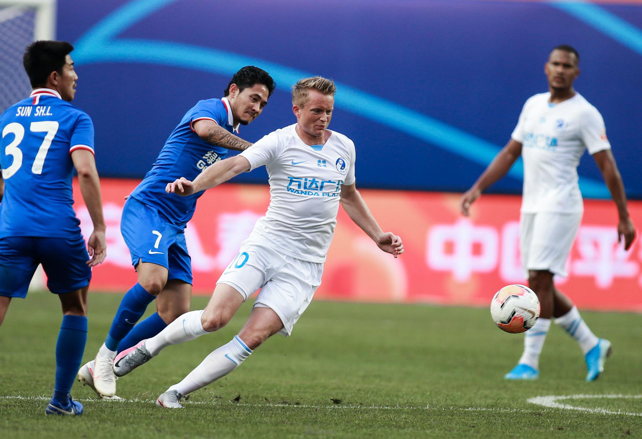 拉尔森独木难支