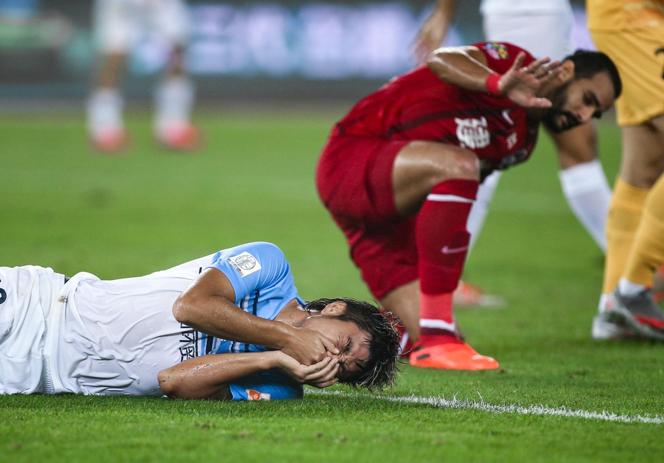 多拉多侵犯对手