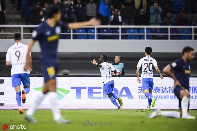 2-绝杀又点多！阿奇姆彭庆祝