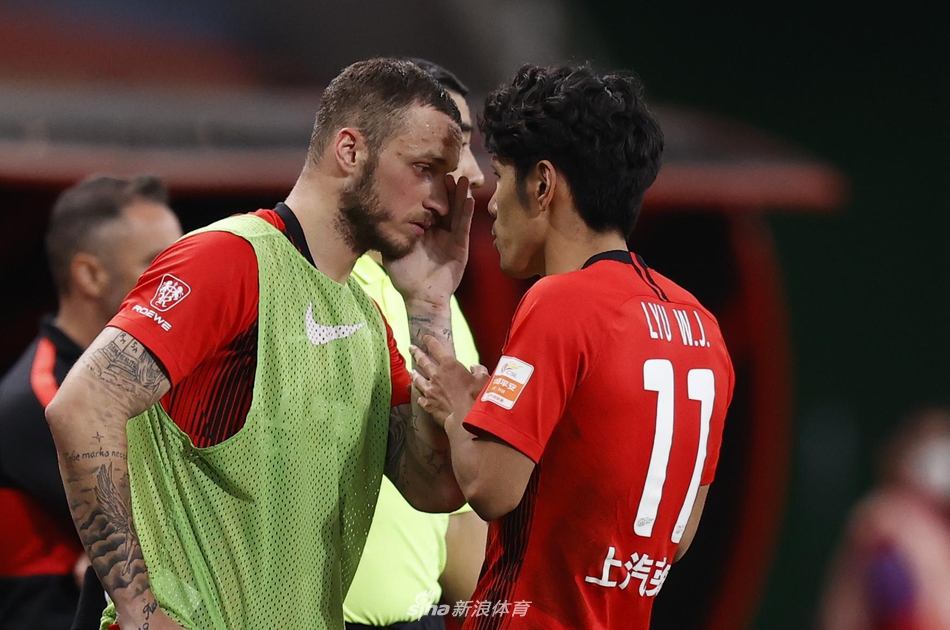 阿瑙密语吕文君