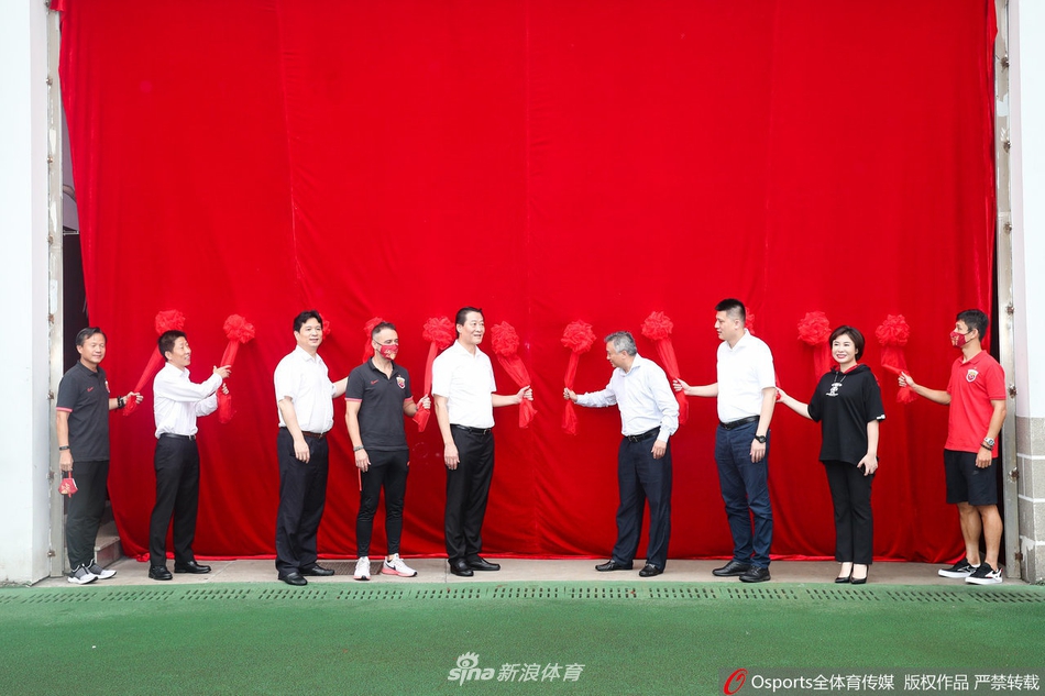 上海上港举行新赛季出征仪式 新外援洛佩斯亮相