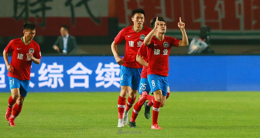 5-周定洋面对来球一脚重炮破门