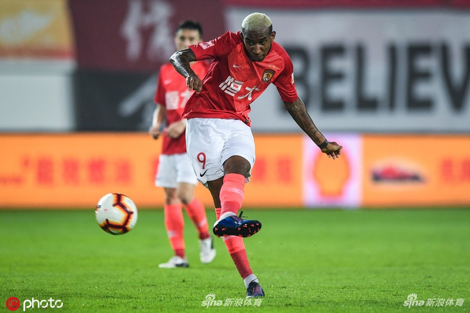 8-塔利斯卡逆天弧线致敬梅西