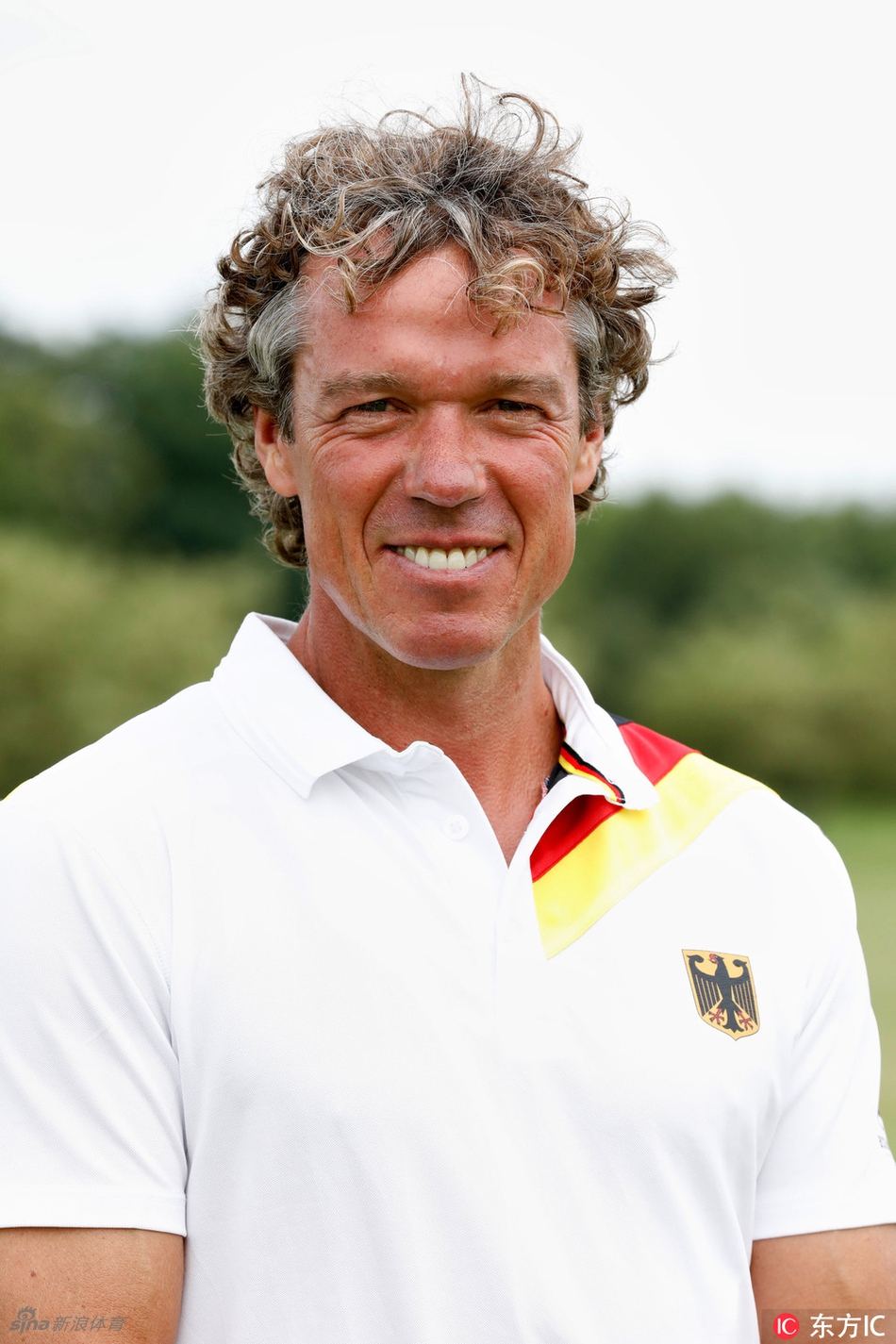 英格兰球手理查德-麦克沃伊与美国球手朱利安-苏里并列领先.