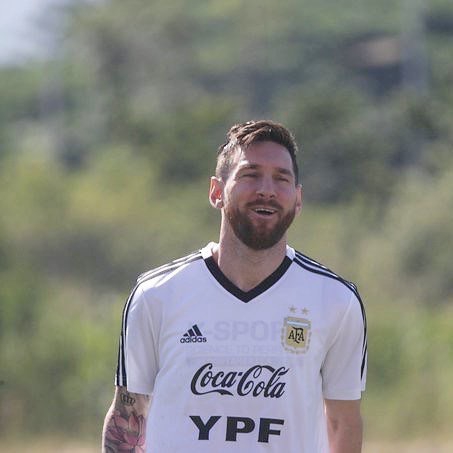 梅西备战生死战 为啥坐地狂笑