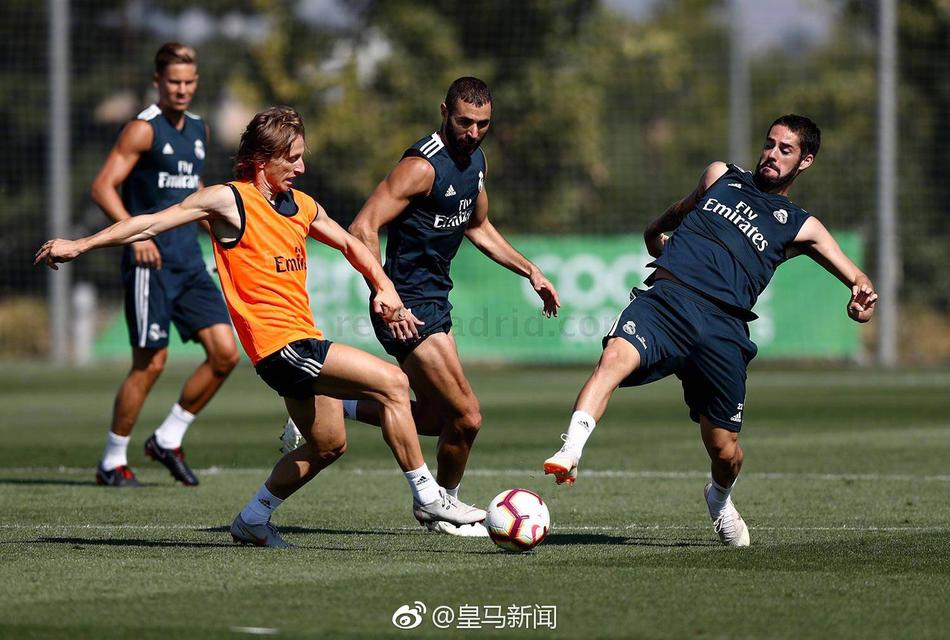 卡塞米罗正式归队 皇马全员训练