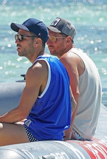 梅西苏神合体度假 携美艳太太团游艇出行