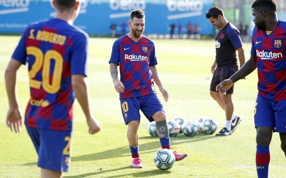 梅西伤愈回归训练 新发型亮了