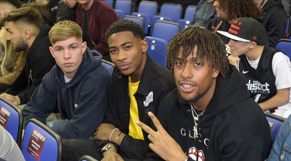 两开花！英超天王扎堆去看NBA