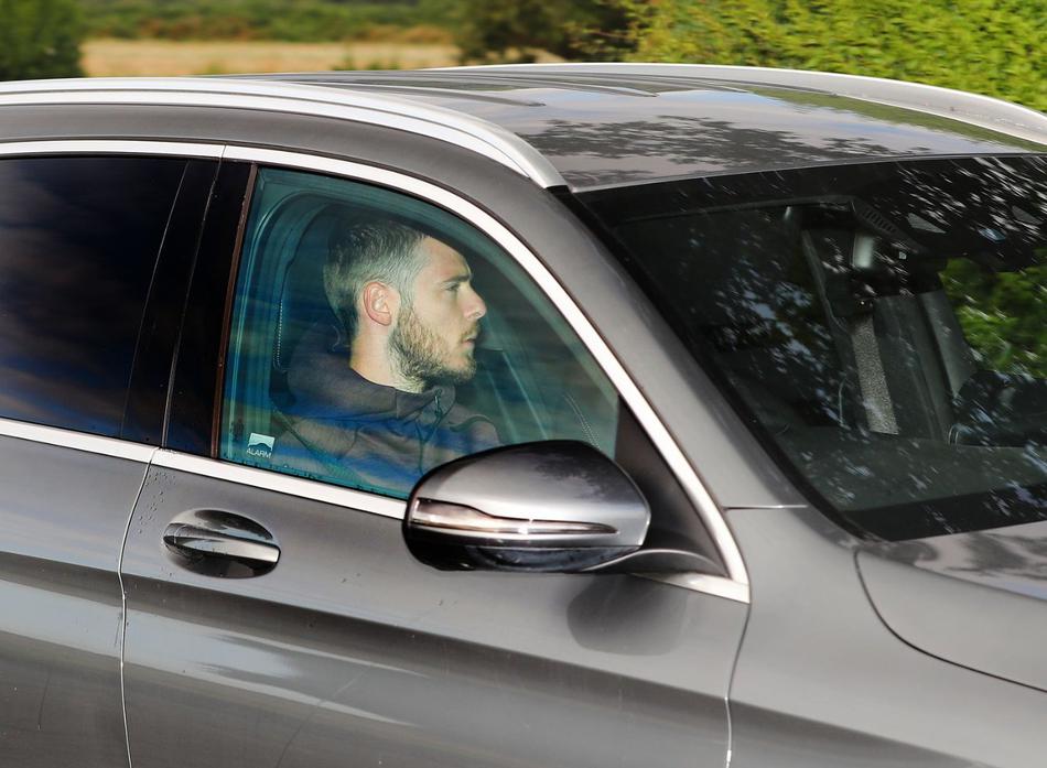 曼联将帅去训练 桑切斯表情…