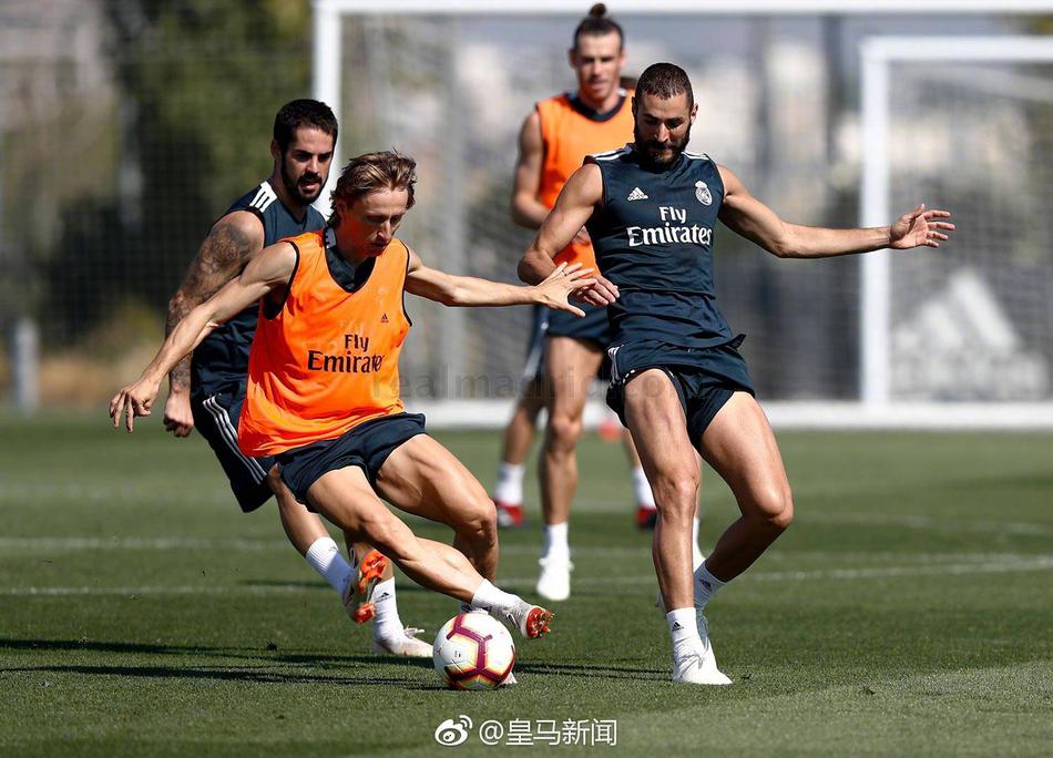 卡塞米罗正式归队 皇马全员训练