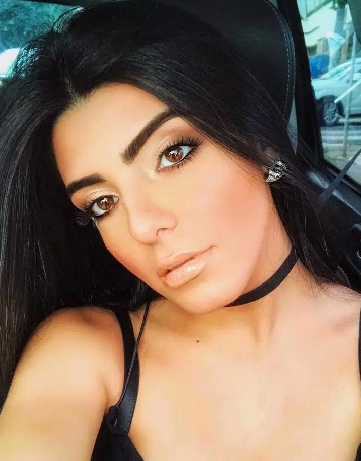 蜂腰美臀！热刺功勋娇妻美翻了