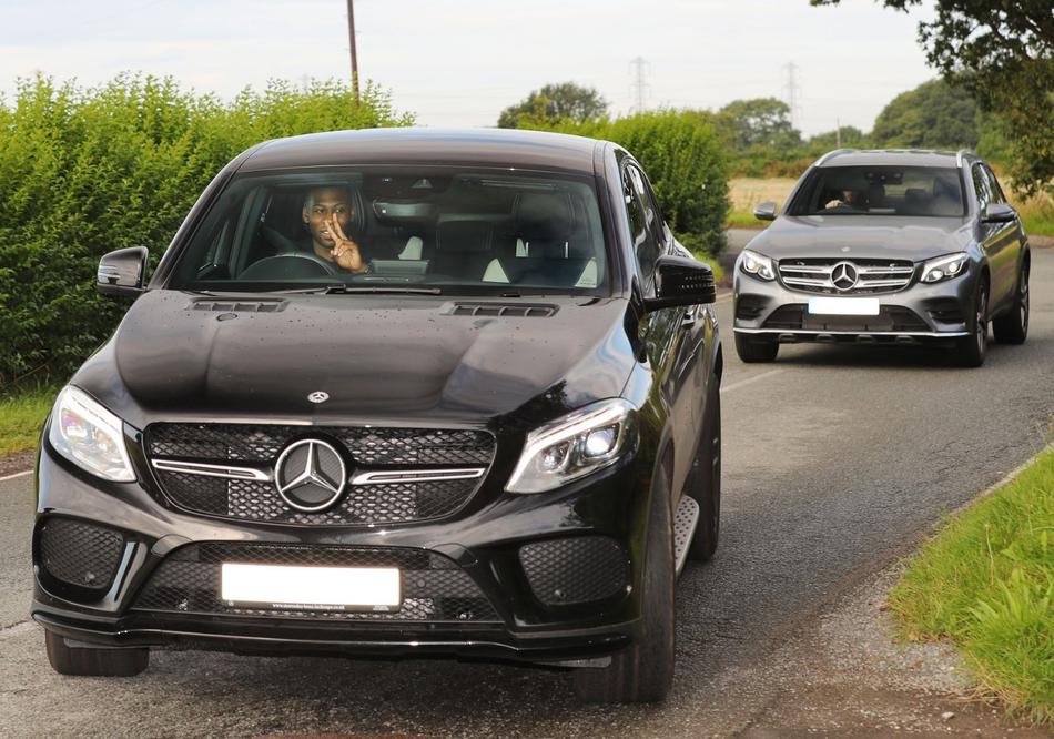 曼联将帅去训练 桑切斯表情…