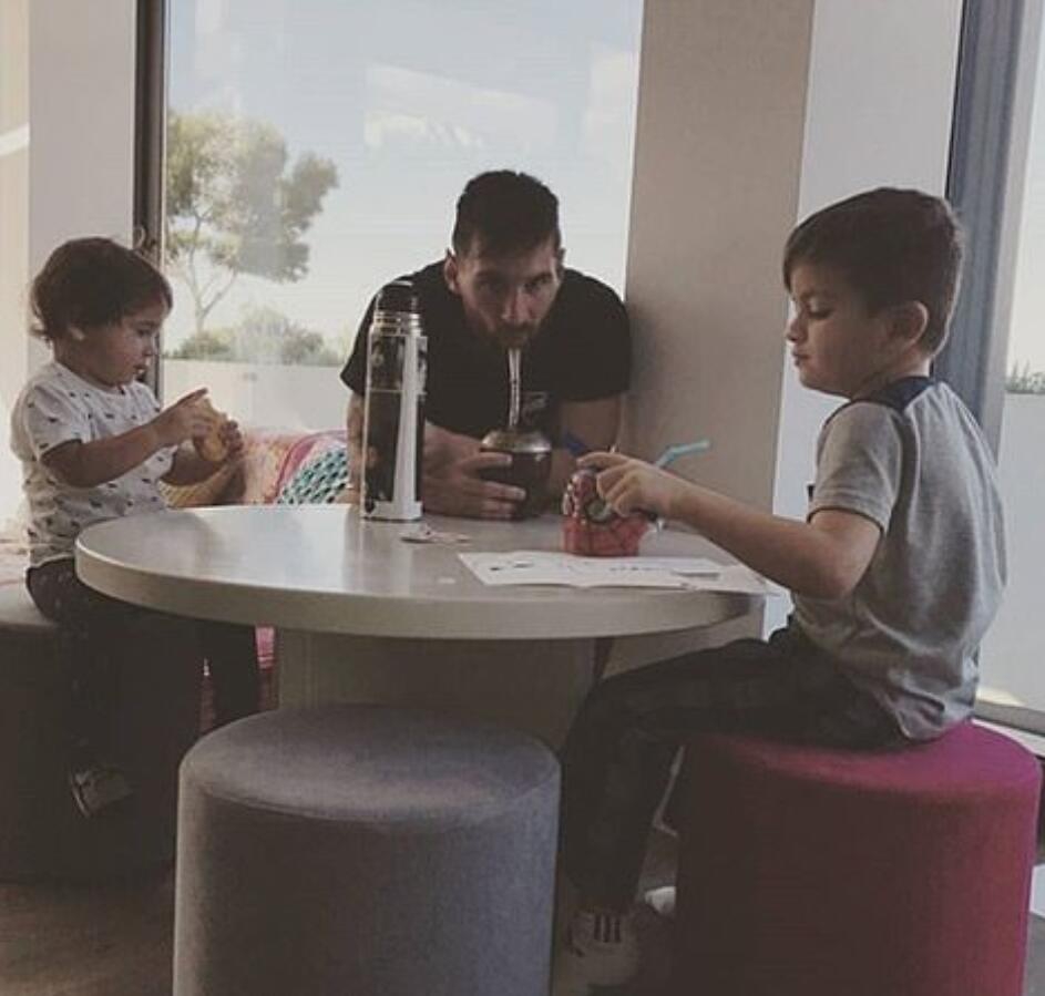 还原优质偶像梅西 孝子良友好丈夫