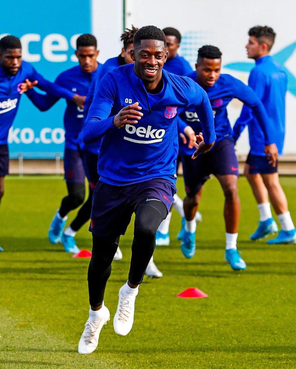 巴萨训练 梅西苏神摆爆笑pose