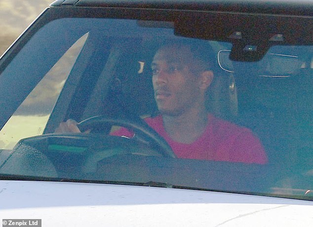 曼联众将驾车去训练 看看都是啥表情