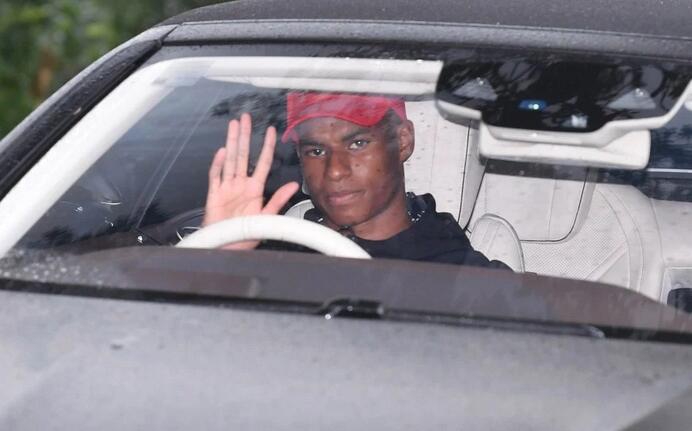 桑切斯回归曼联！一脸严肃在想啥