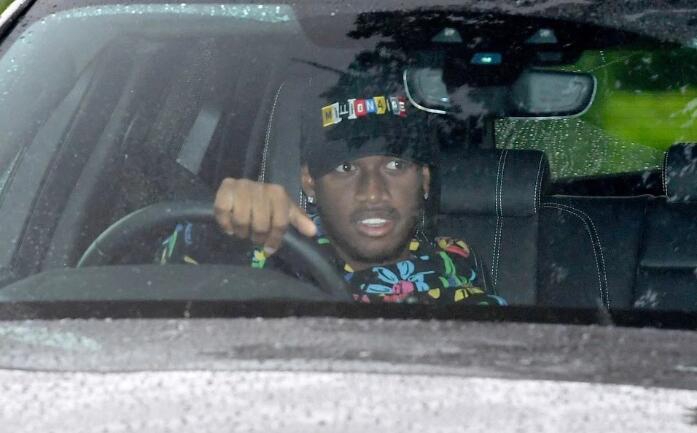 桑切斯回归曼联！一脸严肃在想啥