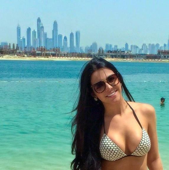 傲人上围！热刺名将艳福不浅