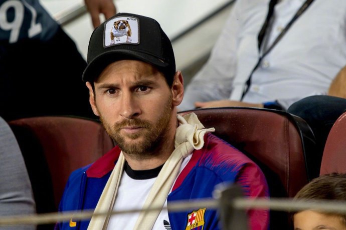 梅西携爱子观战巴萨 萌娃抢镜