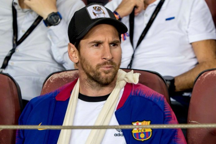 梅西携爱子观战巴萨 萌娃抢镜