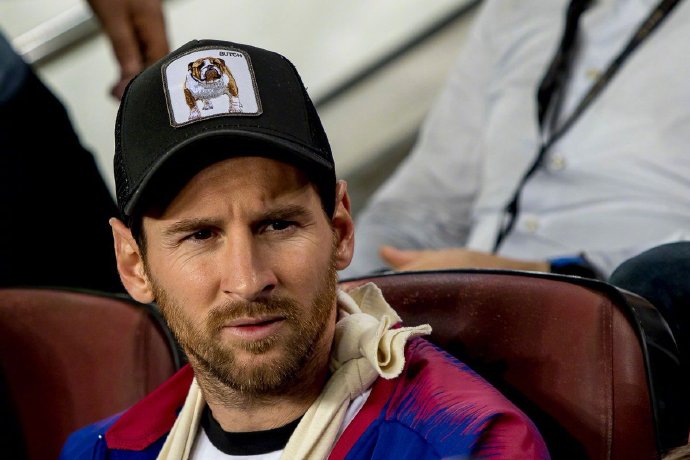 梅西携爱子观战巴萨 萌娃抢镜