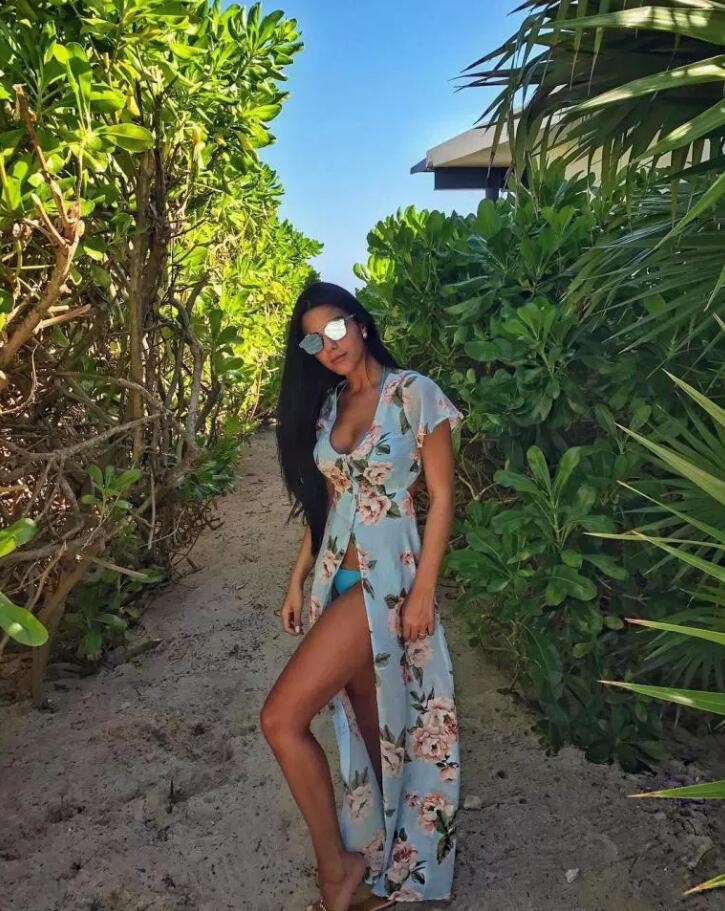 蜂腰美臀！热刺功勋娇妻美翻了